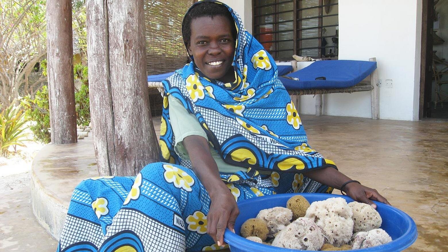 These Women Farm Sea Sponges in Zanzibar – Diversifying Income and Giving Fish a Break