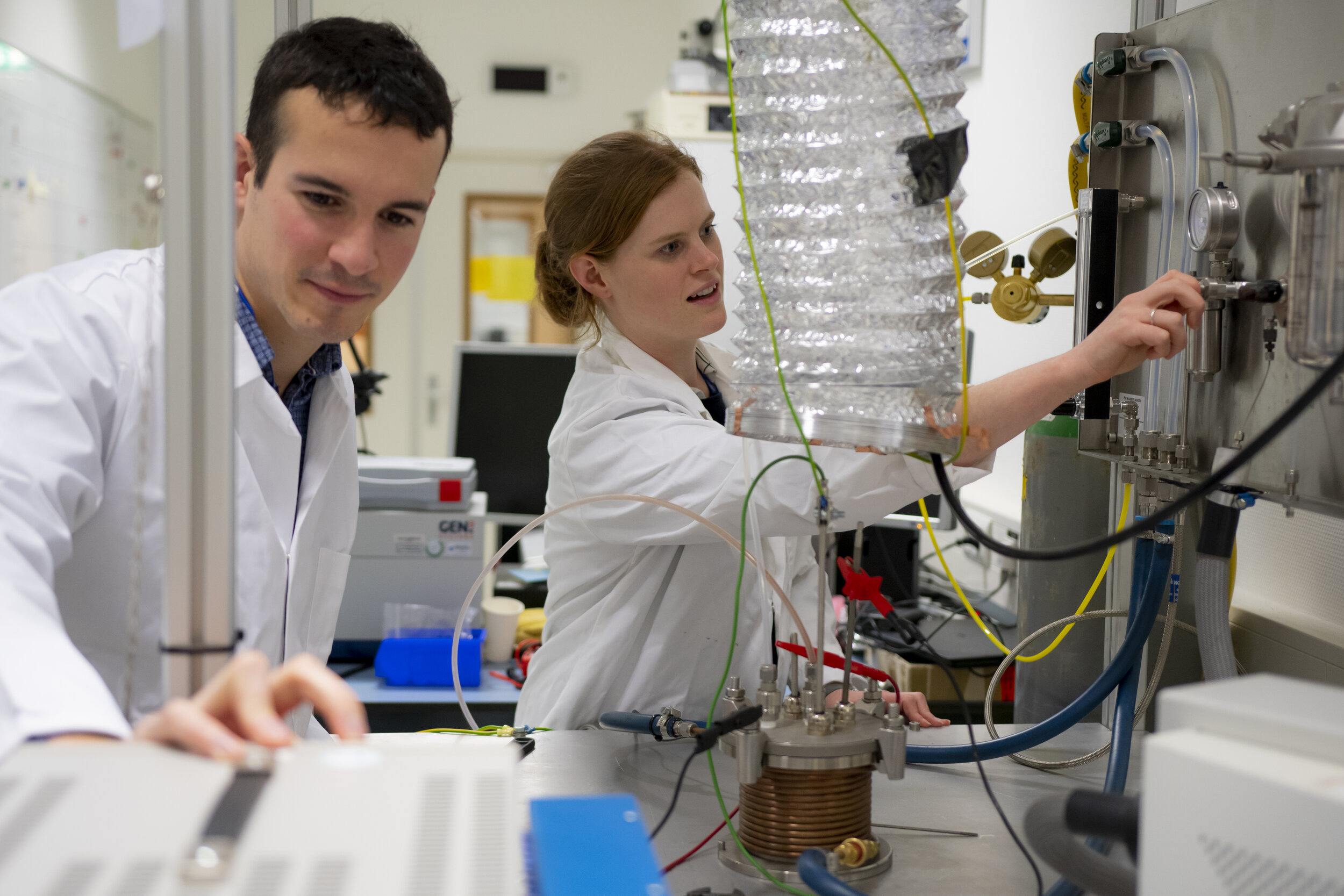 British Scientists Turn Moon Dust Into Breathable Oxygen and Materials for 3D Printing Moon Base Infrastructure