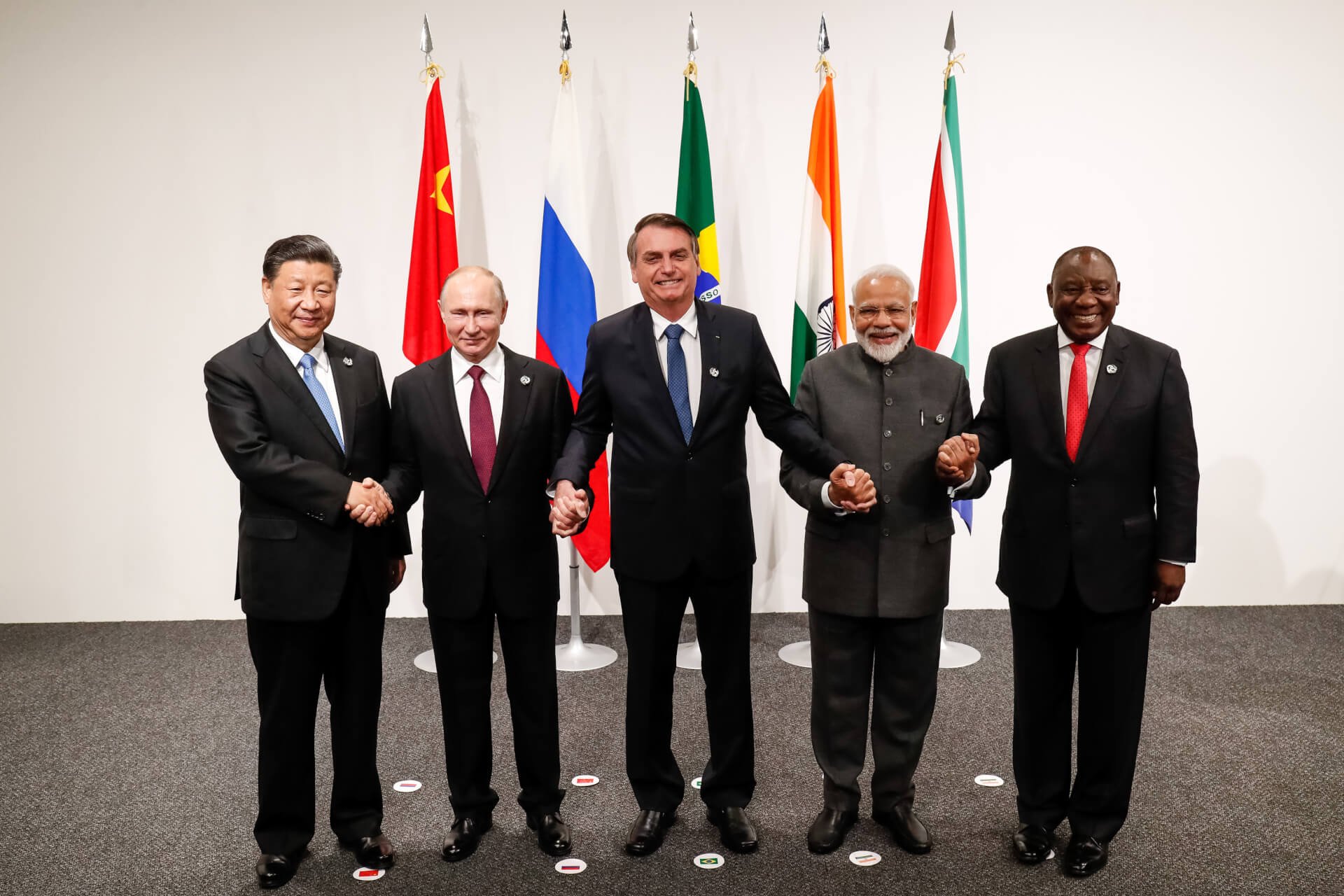 Russian Embassy Confirms Creation of BRICS Currency Backed by Gold Without a Timetable